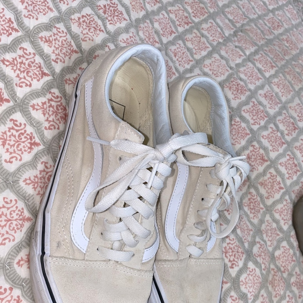 Biege vans